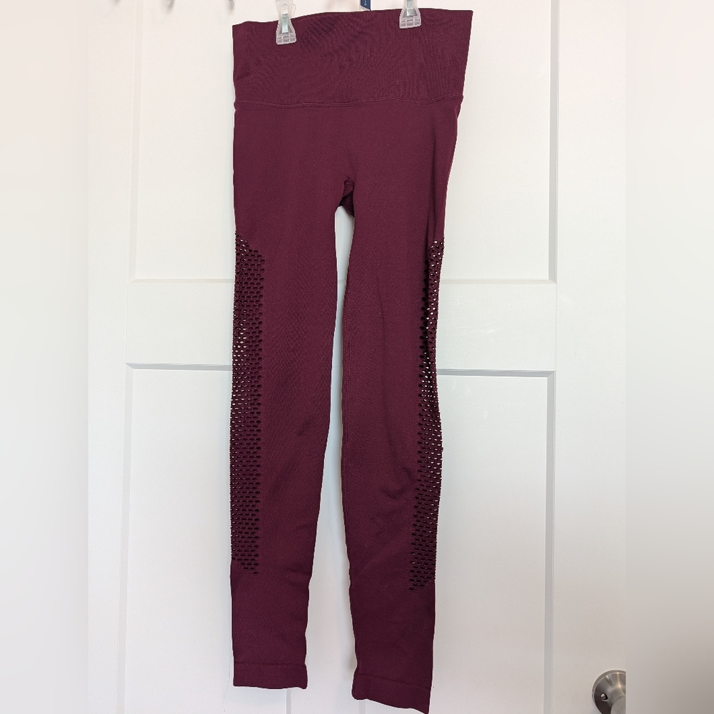 VICTORIA SECRET SPORT Tight Leggings Size Small, Seamless, Maroon Color